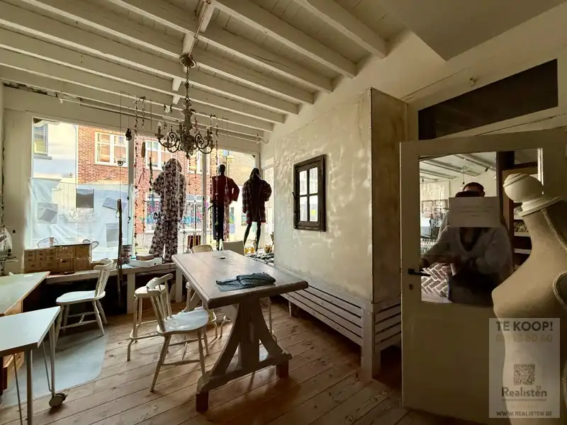 2 Appartementen + 4 winkels foto 26