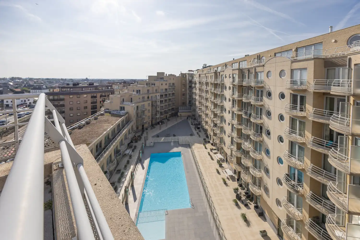 Penthouse op steenworp van het strand met panoramisch zicht foto 19