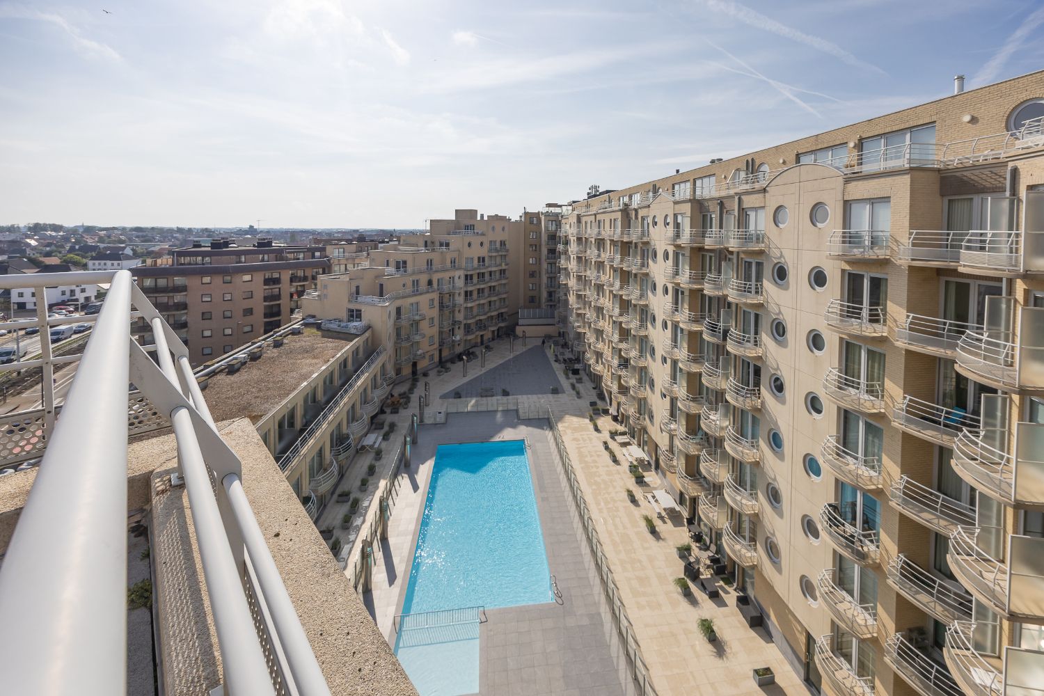Penthouse op steenworp van het strand met panoramisch zicht foto 19