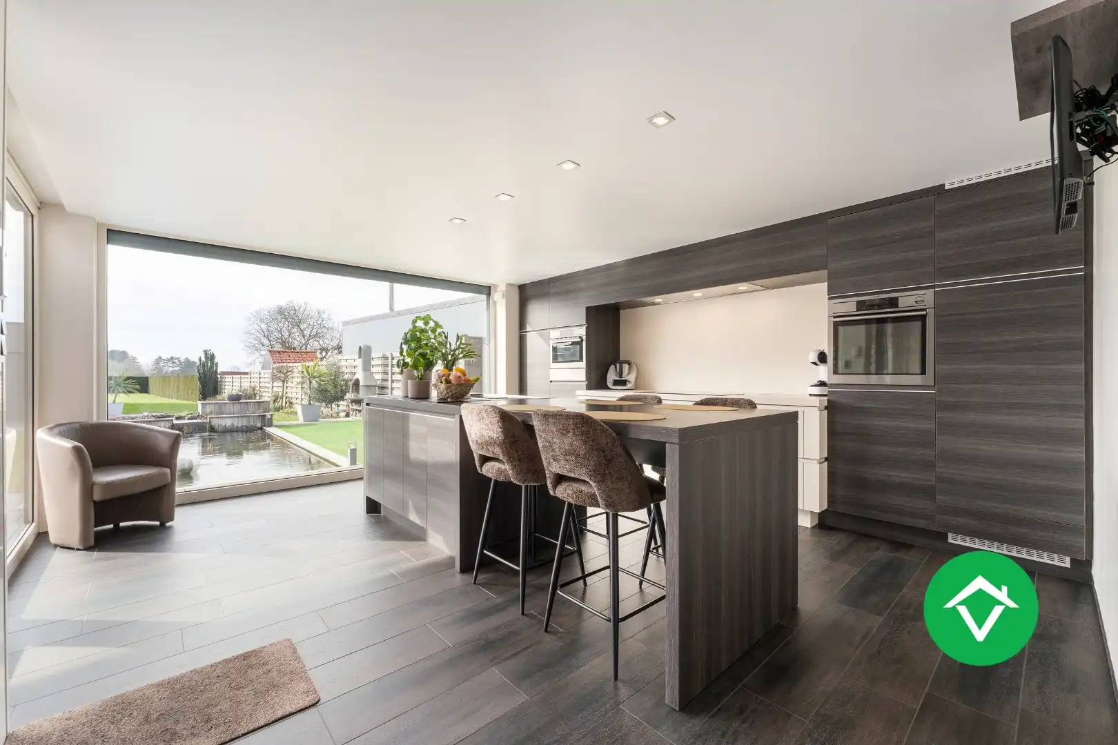 Alleenstaande woning met 4 slaapkamers en garage te Aartrijke foto 9