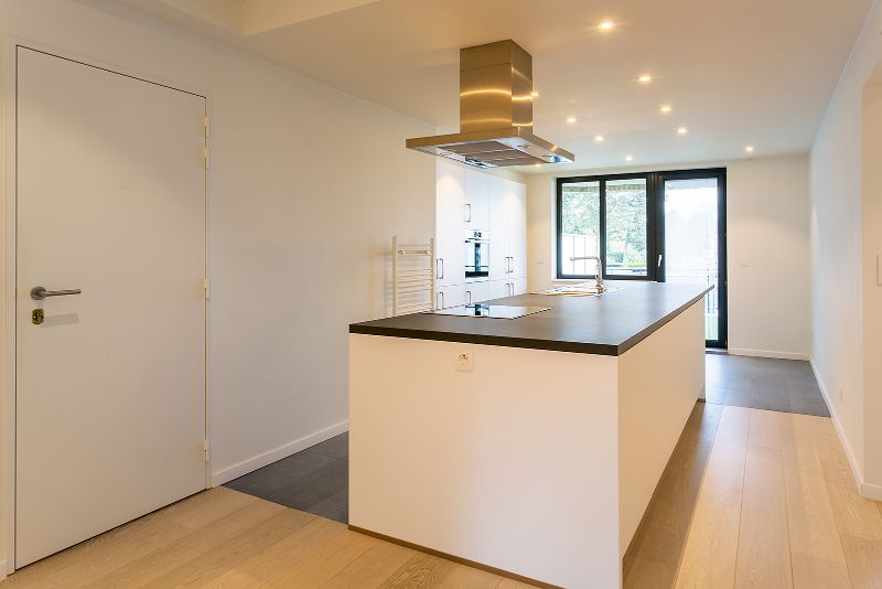 Ruim luxueus 2 slpk. appartement, groot terras, P, hartje Schilde! foto 3