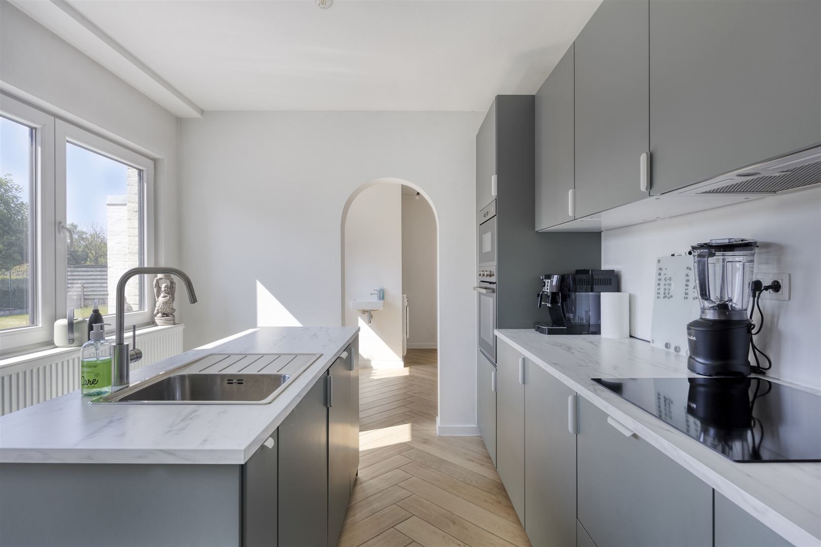 TE KOOP : Gerenoveerde eengezinswoning met 3 slaapkamers! foto 9