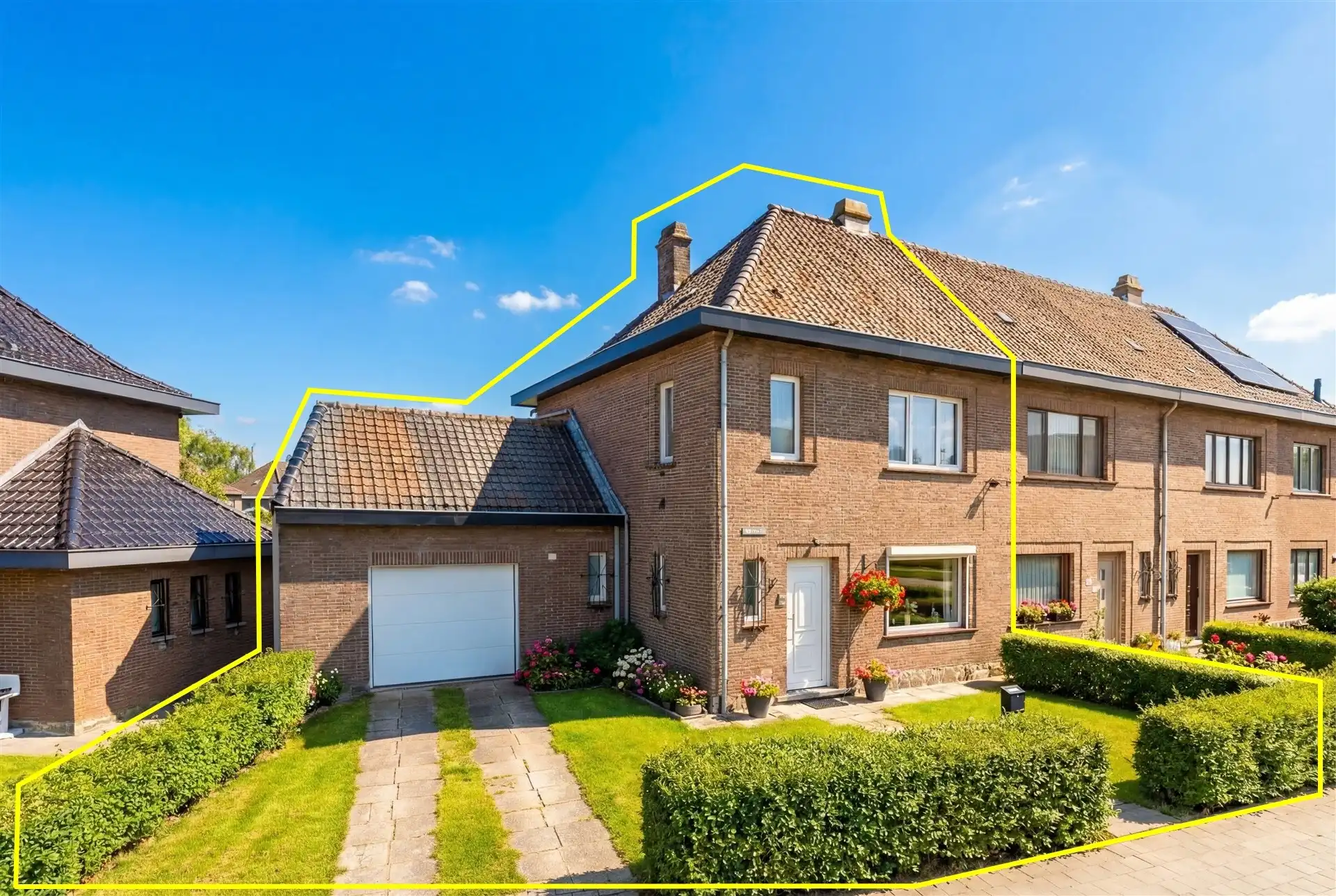 Instapklare woning met 2 slks, garage en tuin foto {{pictureIndex}}