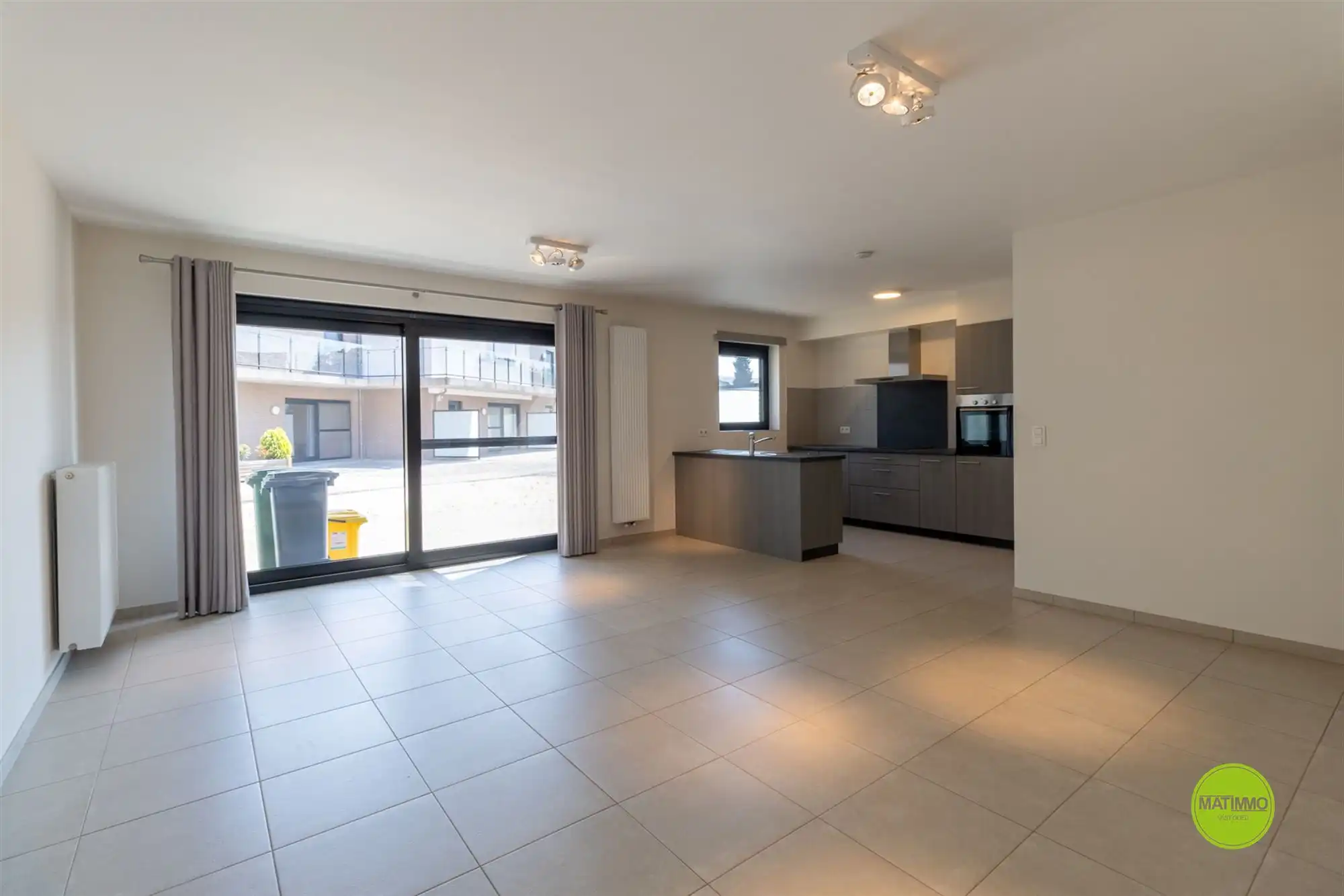 Ruim gelijkvloers appartement in hartje Veerle foto 2