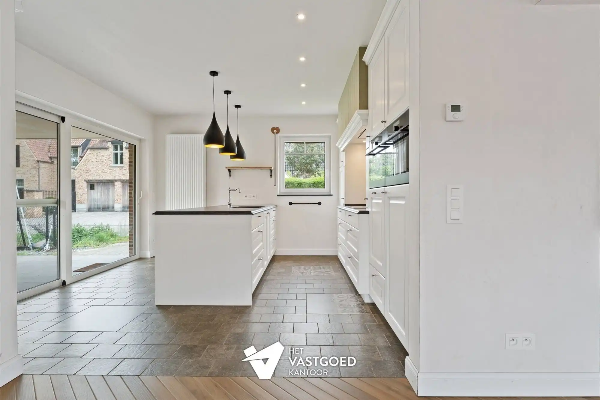 VOLLEDIG GERENOVEERDE WONING OP IDEALE LIGGING foto 9