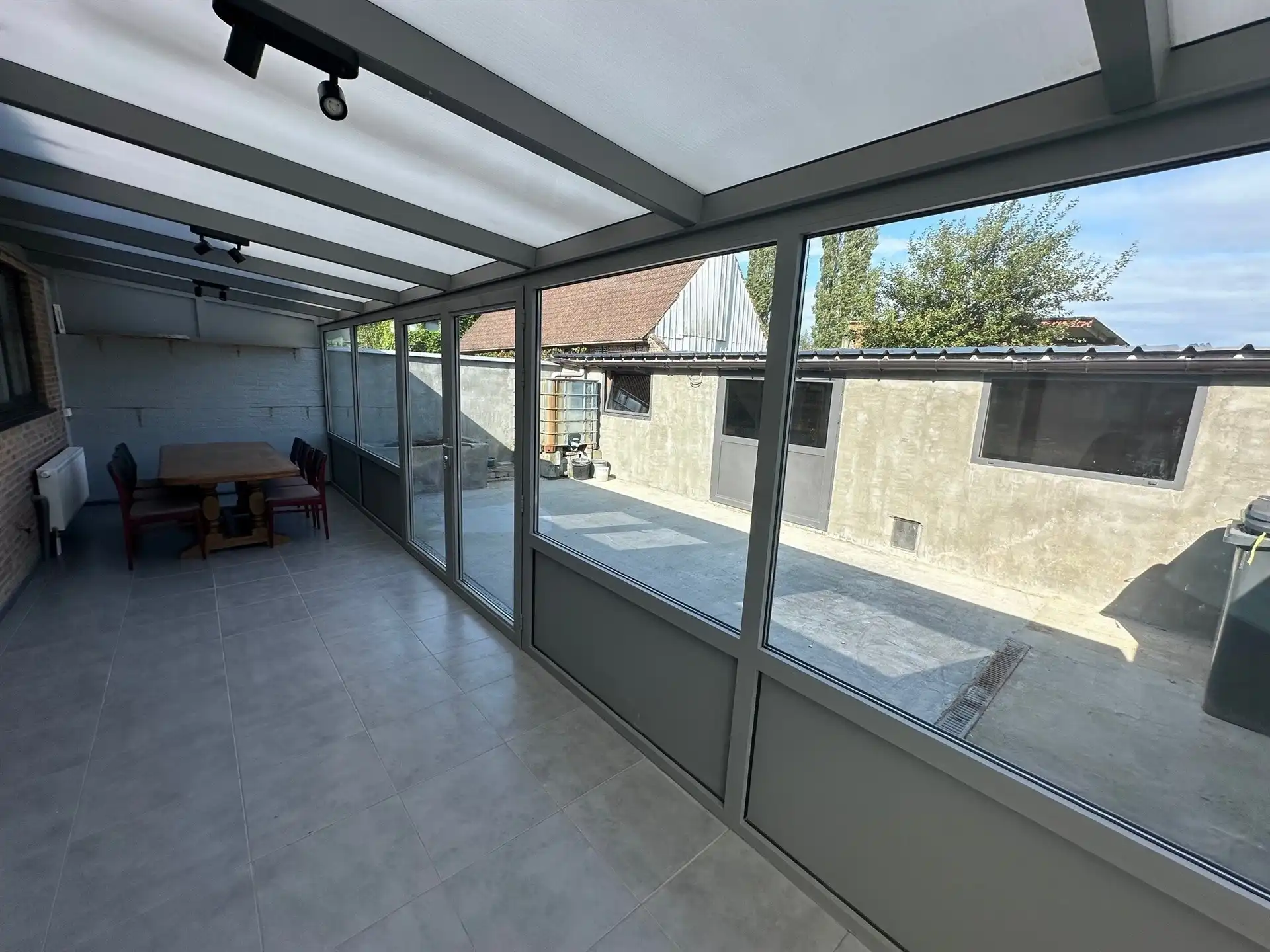 Ruime woning met 3 slaapkamers en groot terras foto 5