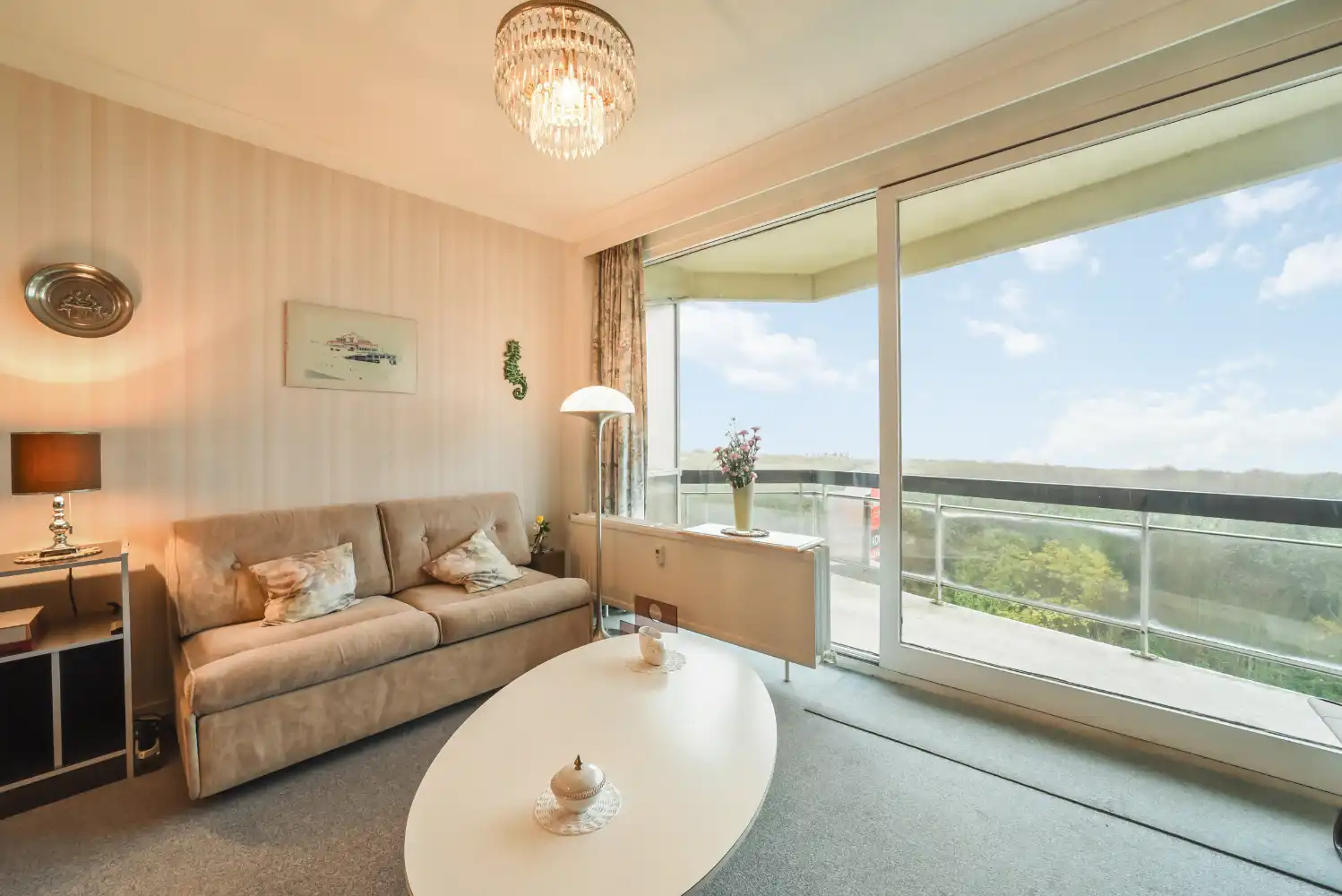 Instapklare studio met frontaal zeezicht foto 4