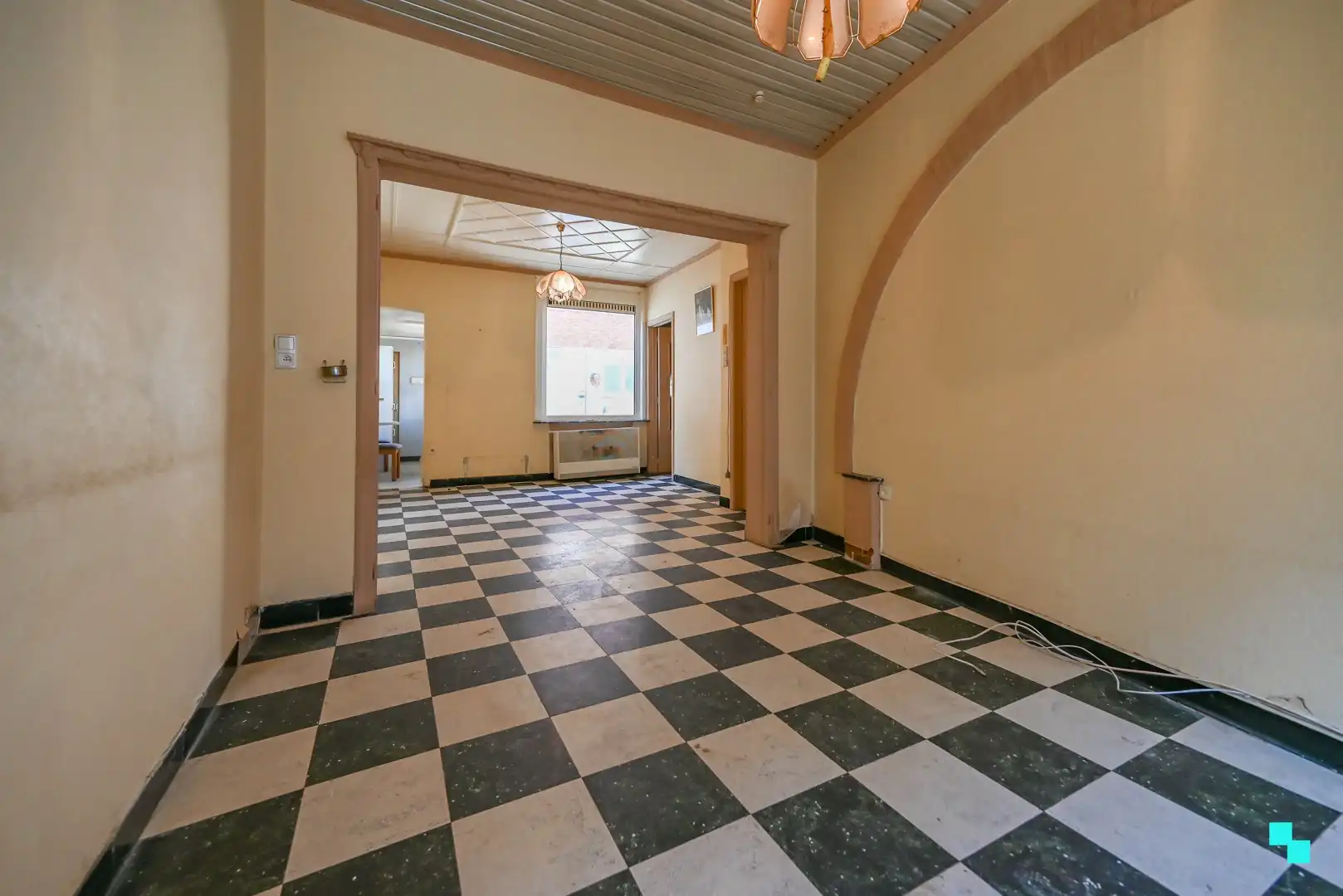 Te renoveren ééngezinswoning met garage te Izegem foto 7