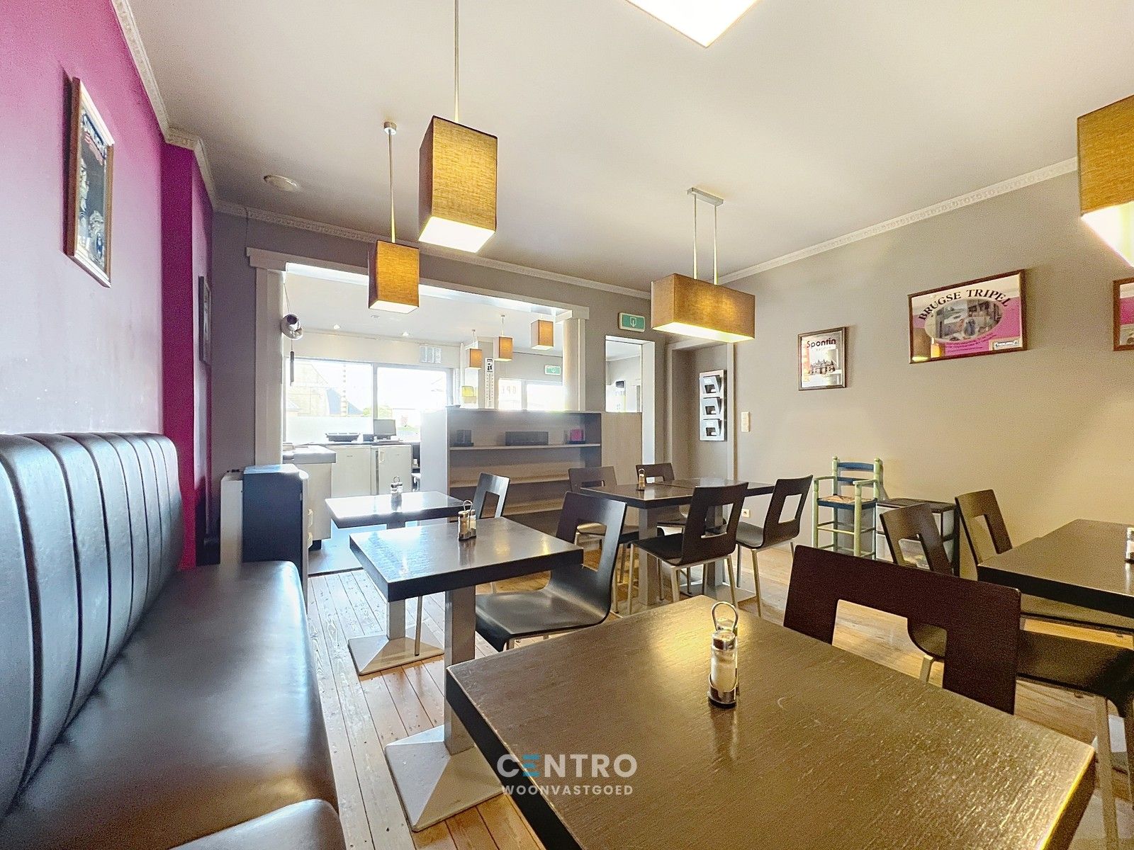 Woning met commerciële ruimte (eenvoudig om te vormen naar ruime leefruimte), 240m² bewoonbaar, extra tuinbergingen en DUBBELE garage te Torhout. foto 7