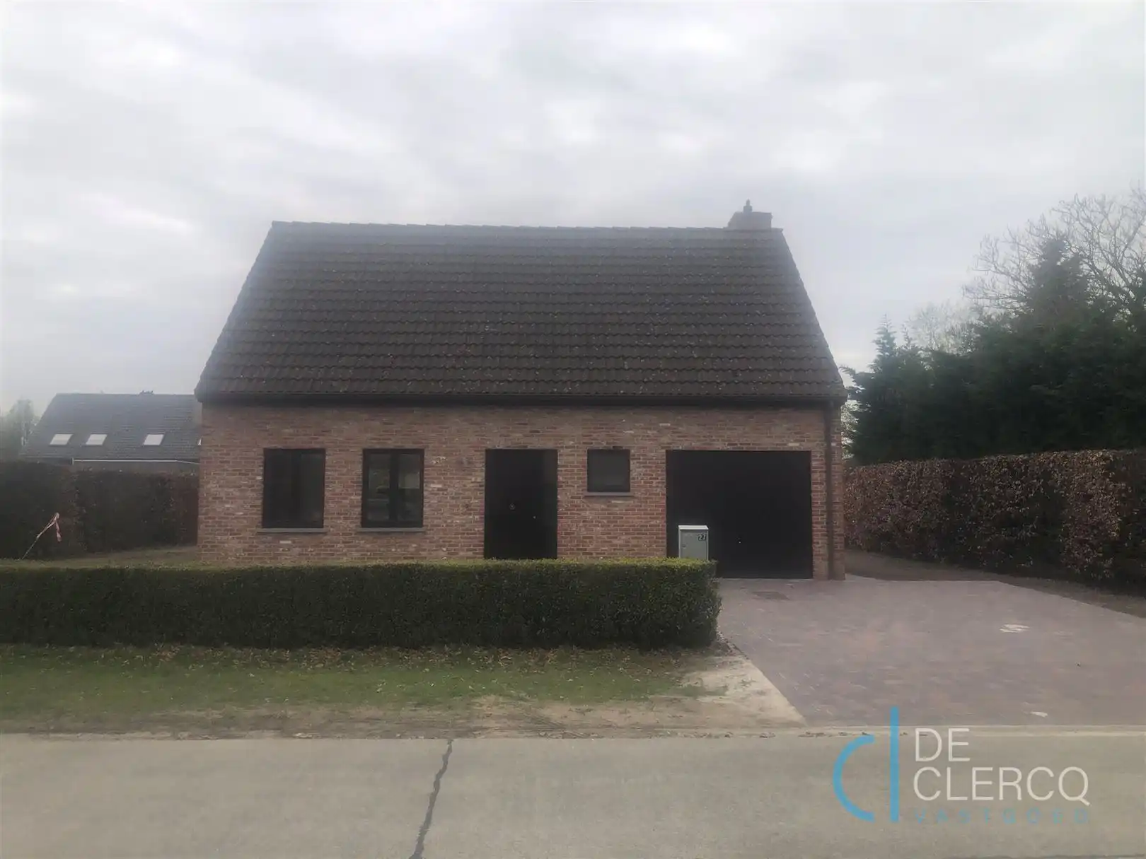 Charmante woning TE  HUUR op toplocatie in Lochristi! foto 8