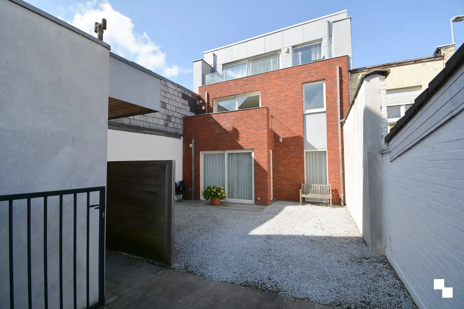 Recent tweeslaapkamer appartement in dorpskern van Sint-Eloois-Winkel foto {{pictureIndex}}