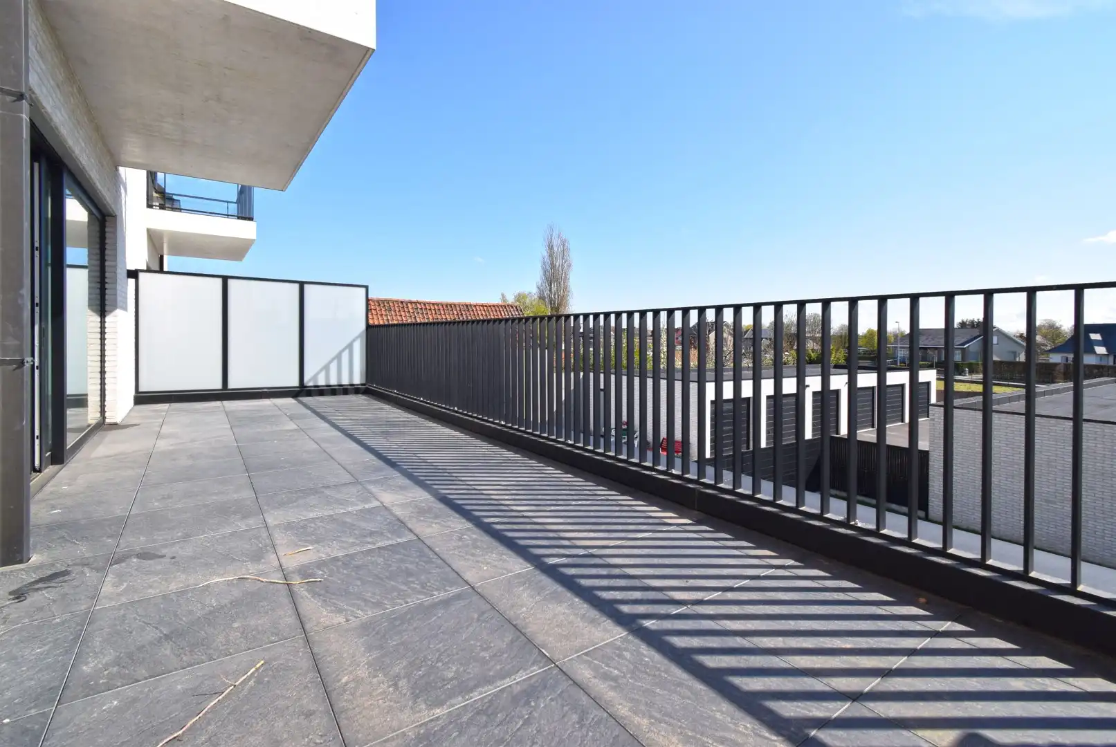 INSTAPKLAAR APPARTEMENTENT MET TWEE RUIME TERRASSEN foto 5