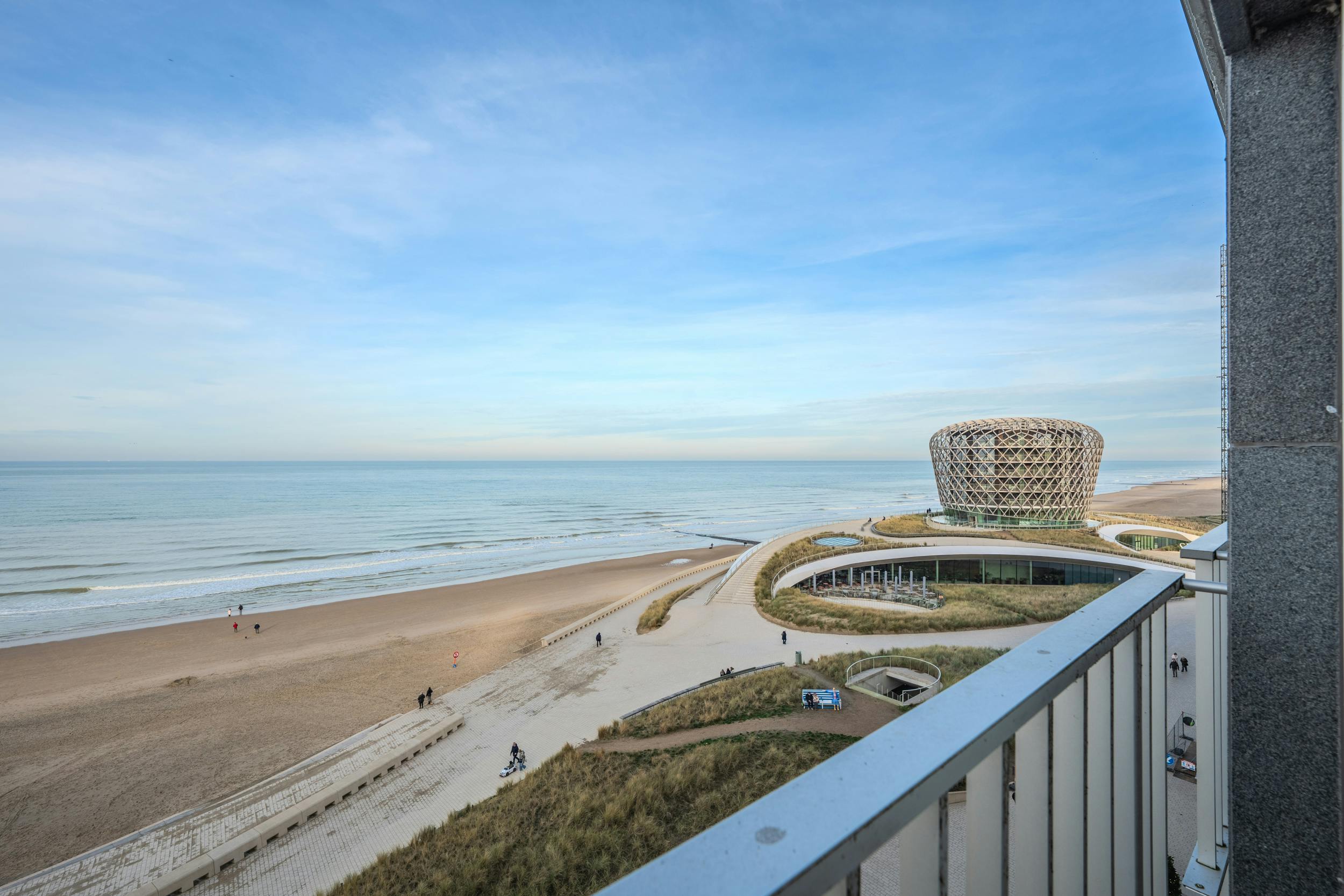 Appartement met frontaal zeezicht te koop te Middelkerke! foto {{pictureIndex}}