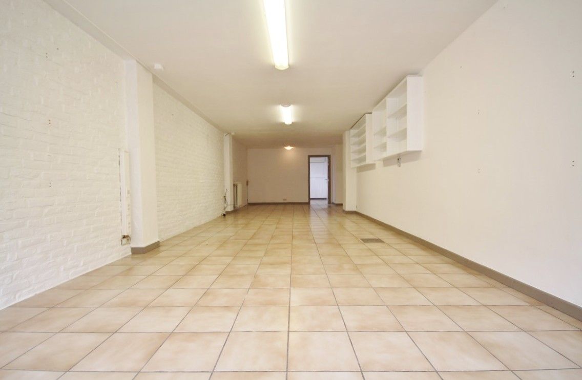 Handelsgelijkvloers op een gunstige locatie foto 2