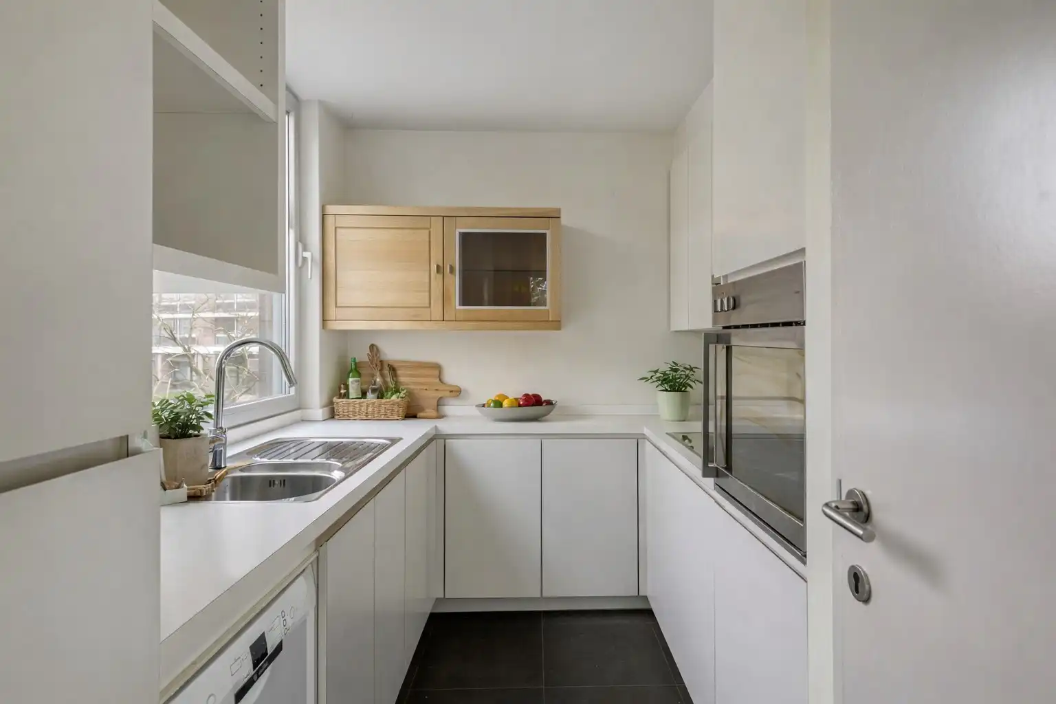 Prachtig 3-slaapkamer appartement en autostaanplaats in rustige en groene omgeving foto 4
