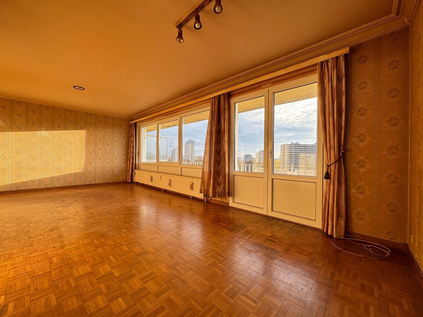 Een lichtrijk 2-SLPK.-appartement met kelder foto 6