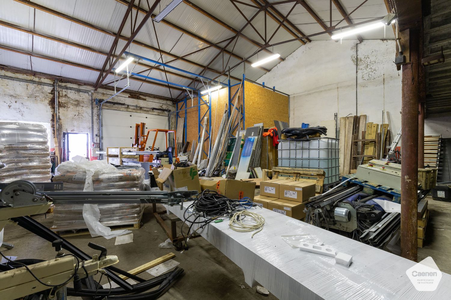 ZEER RUIME HALF-OPEN WONING met 4 slaapkamers en LOODS van 240m² foto 23