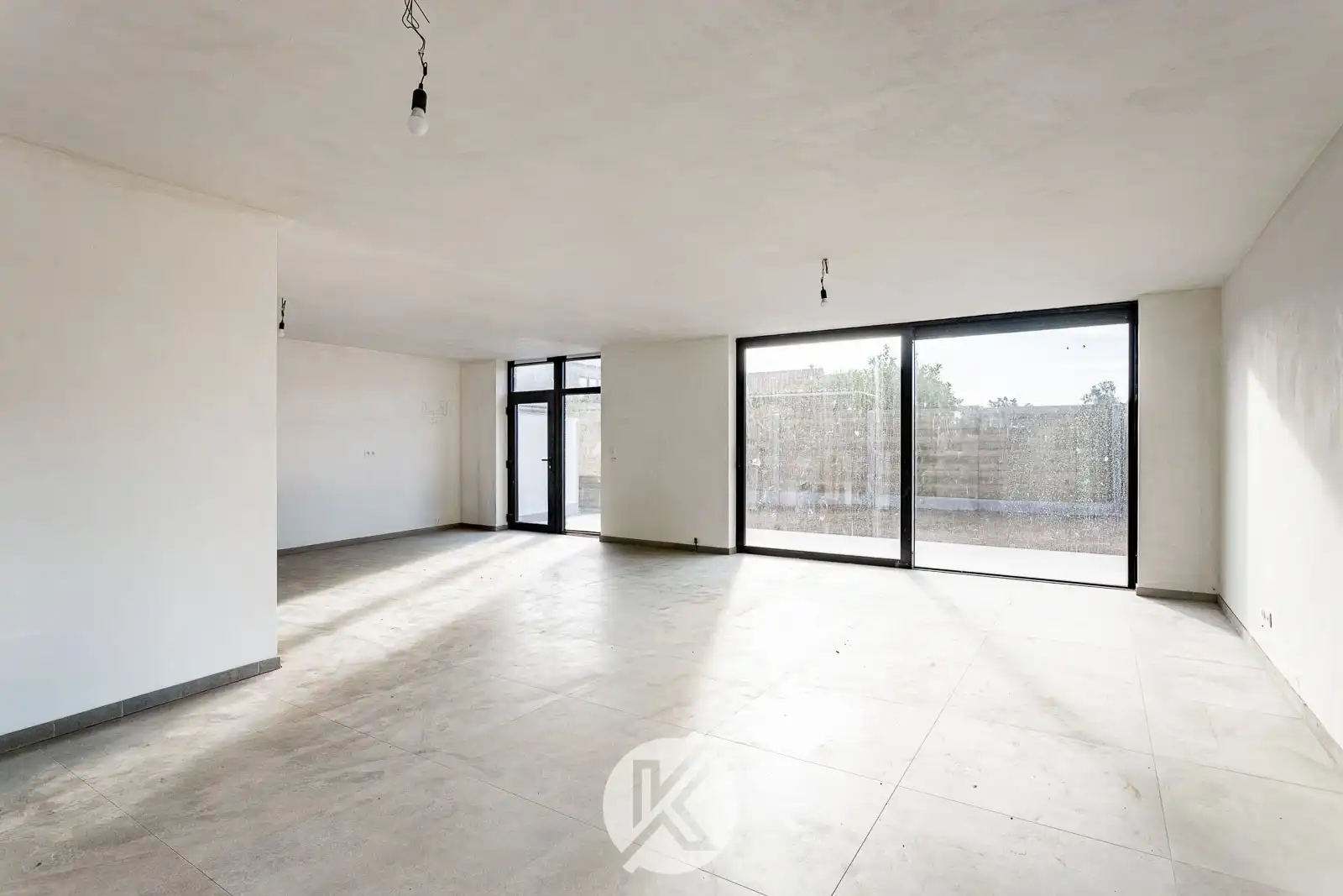 Centraal gelegen halfopen nieuwbouwwoning foto 4