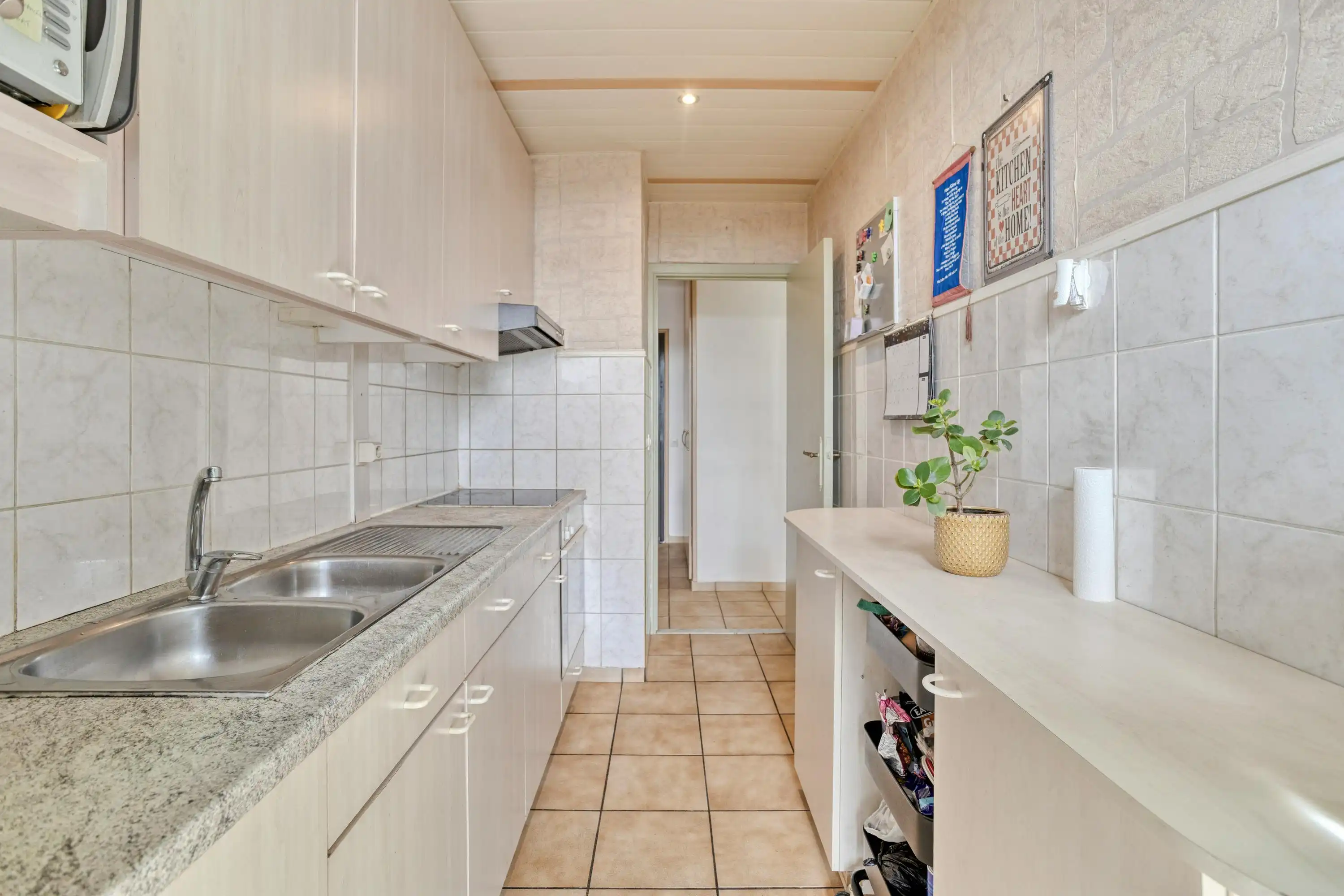 Instapklaar 2-slaapkamerappartement te koop in Berchem foto 8