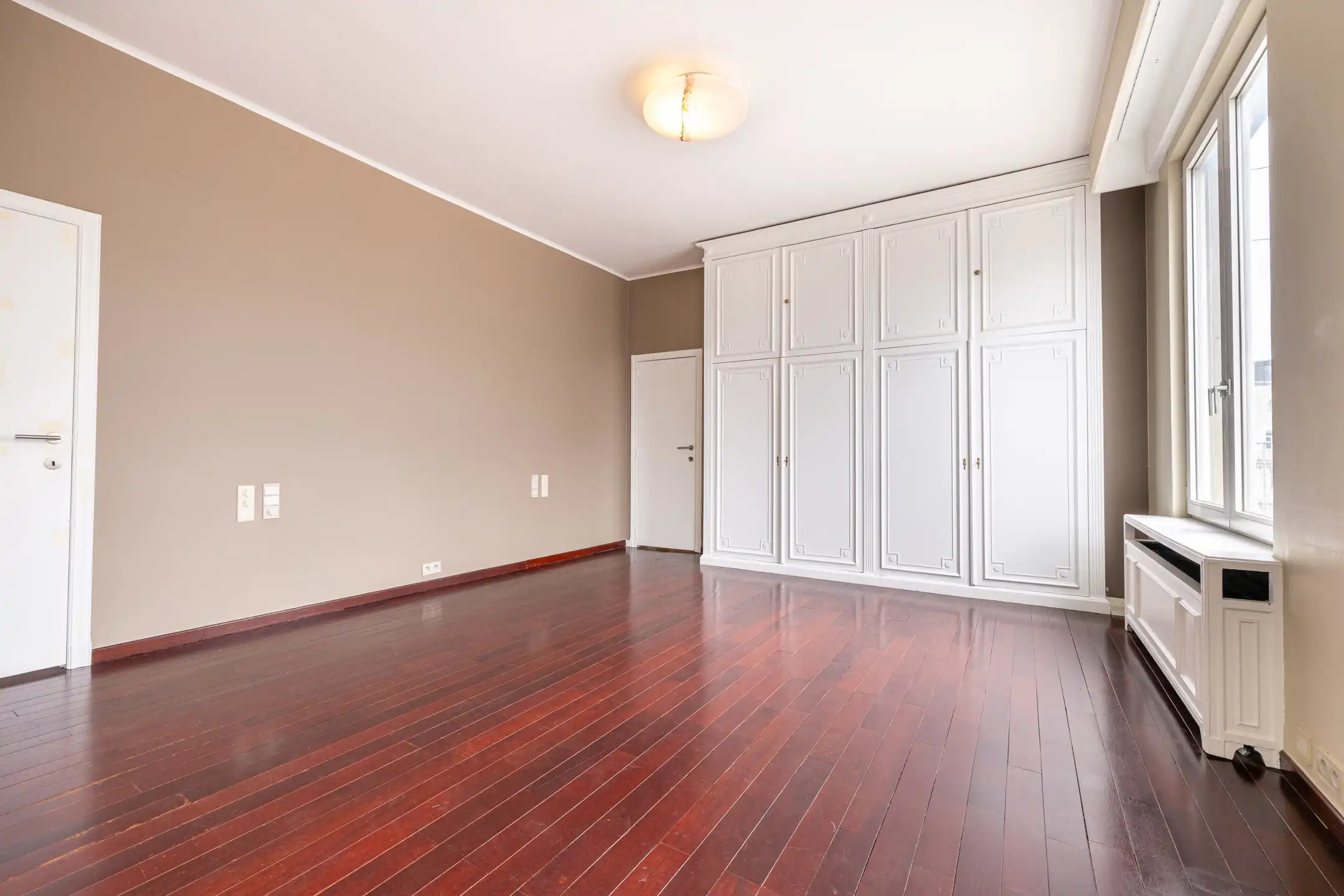 Appartement met 4 slaapkamers aan de Louizalaan foto 21