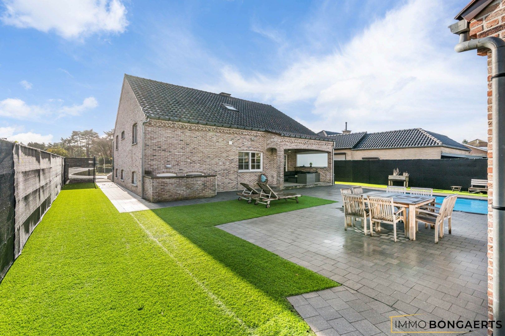 Instapklare woning met 4 slaapkamers en zwembad foto 26