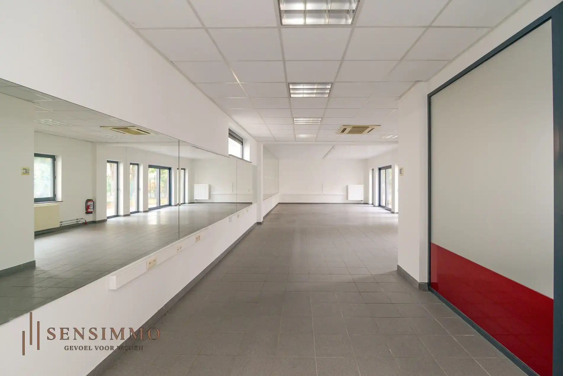Commerciële handelspand met bovenliggend appartement in hartje Maasmechelen foto 15