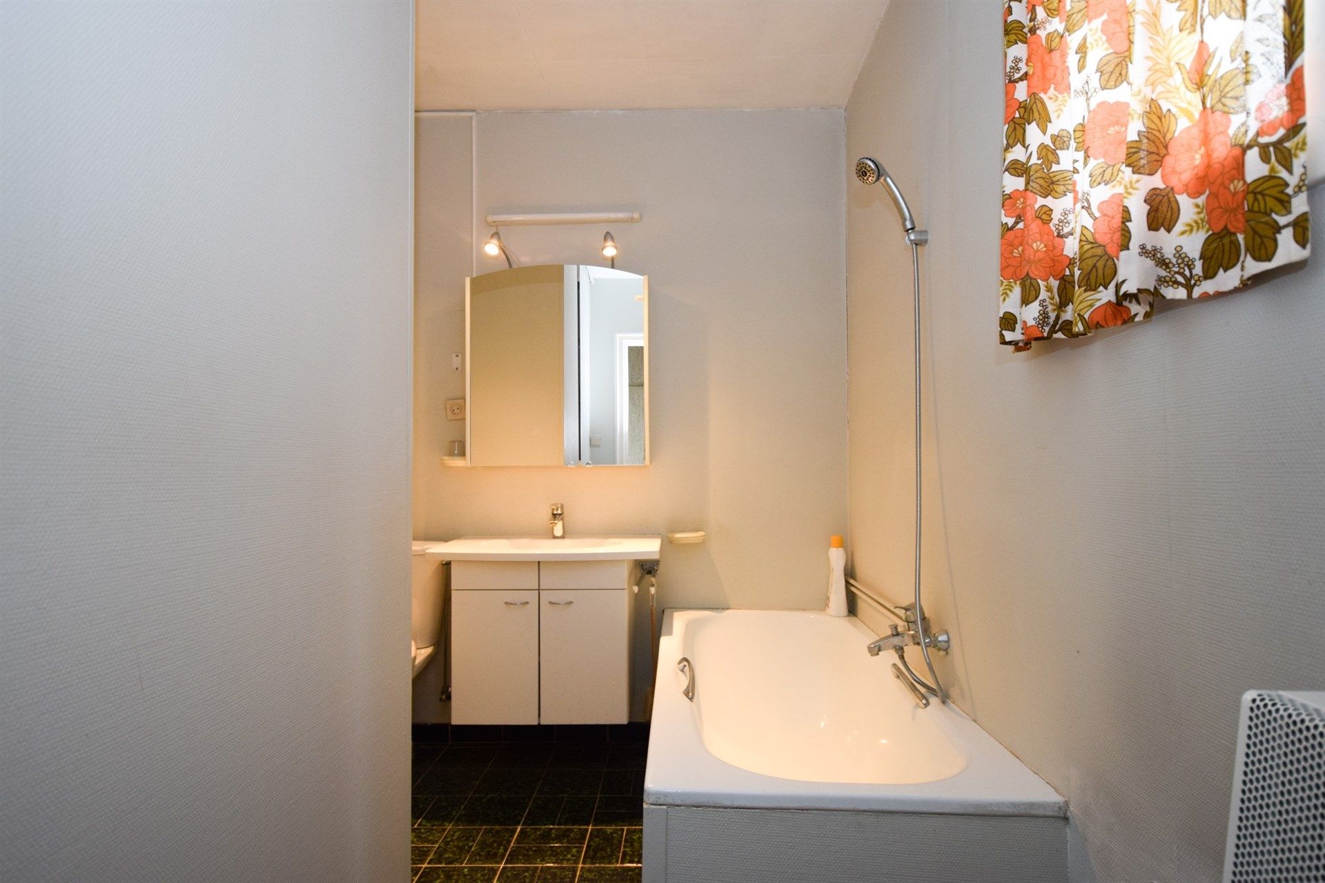Te renoveren woning met 2 slaapkamers nabij het centrum van Sint-Gillis-Waas (686m²) foto 8