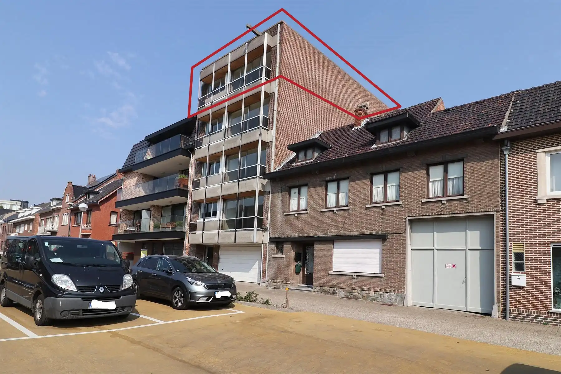 Ruim appartement met 3 slaapkamers in hart van Bree.  foto {{pictureIndex}}