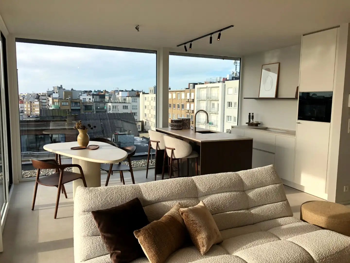 PRACHTIGE NIEUWBOUWPENTHOUSE OP 50m VAN HET STRAND foto {{pictureIndex}}