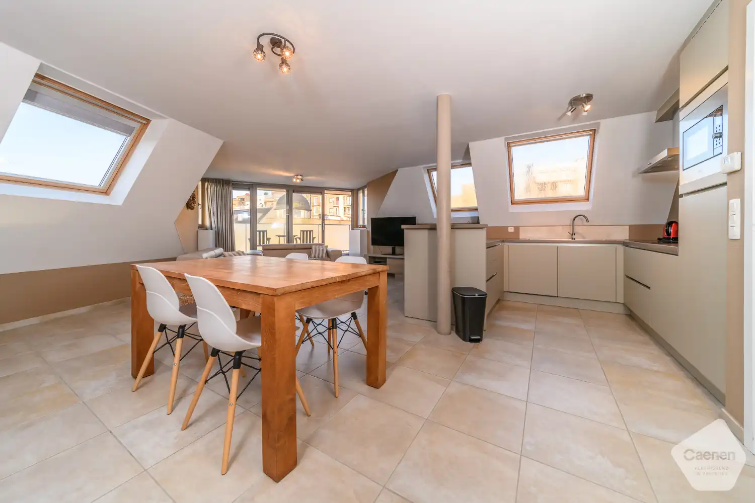 Prachtig gelegen instapklaar en gemeubeld appartement met zeezicht foto 2