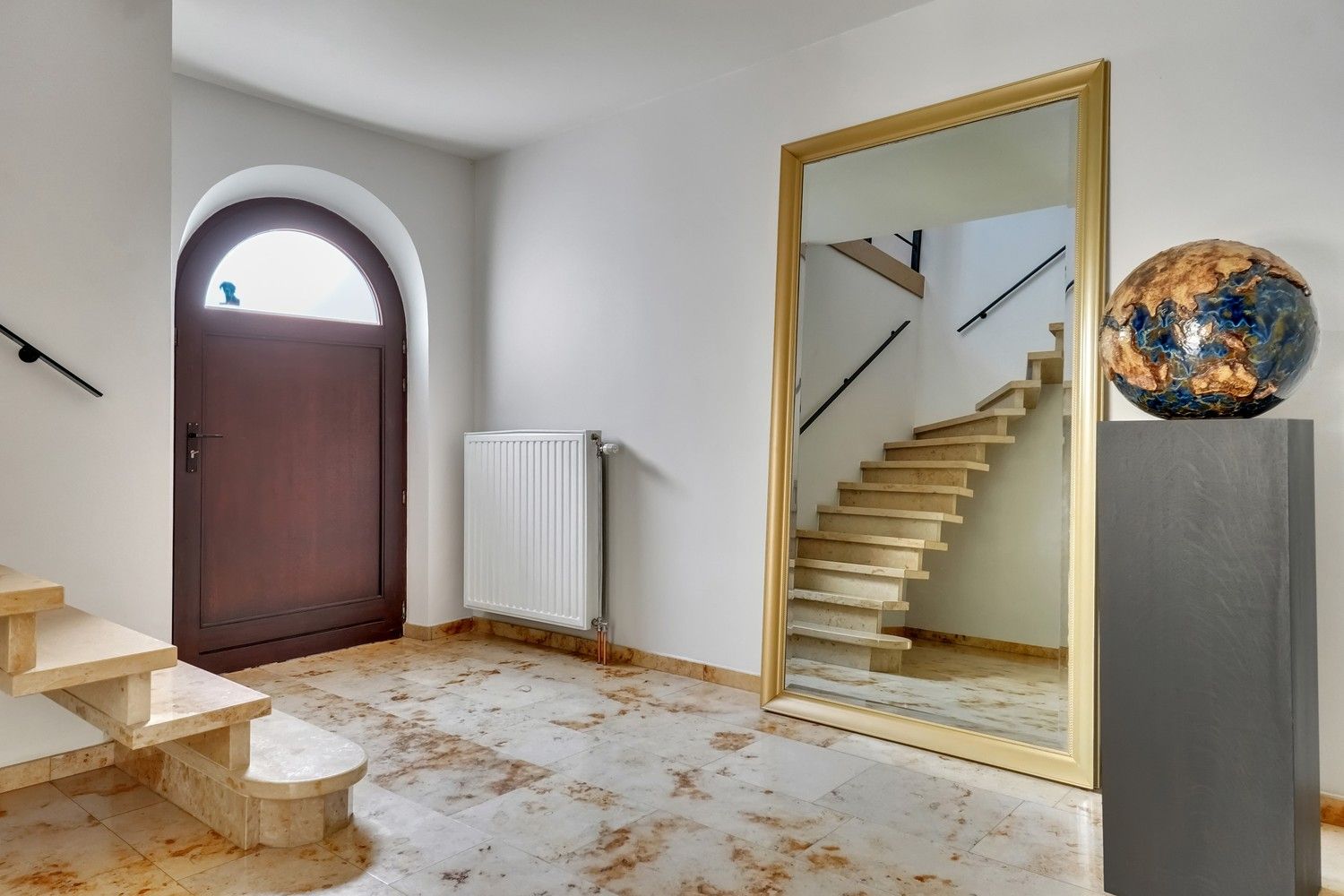 Uitstekend gelegen, gerenoveerde villa op 10a foto 4