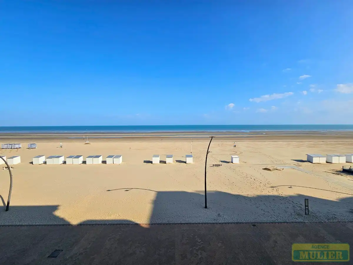 APPARTEMENT MET BREED FRONTAAL ZEEZICHT TE KOOP TE DE PANNE foto 2