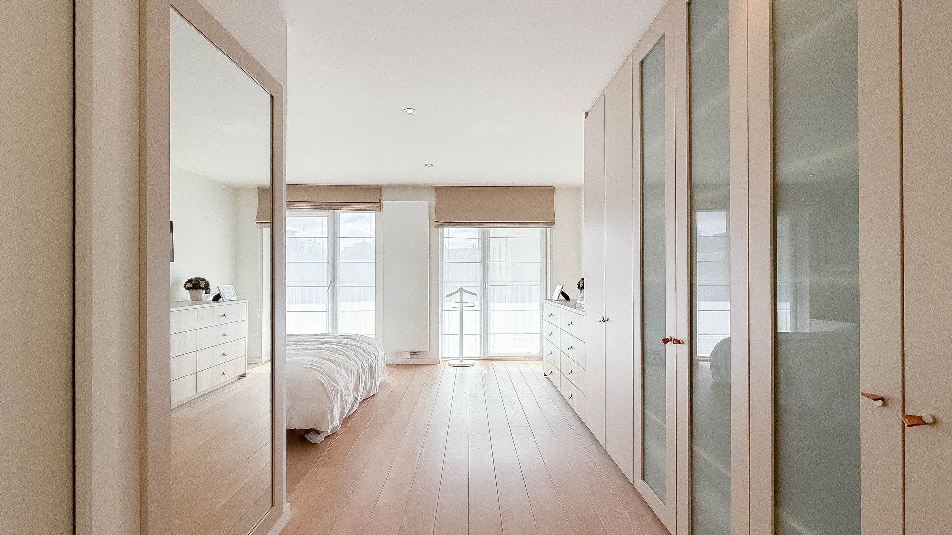 Ruim appartement van 163m² met 11 m² façade in de Dumortierlaan. foto 15