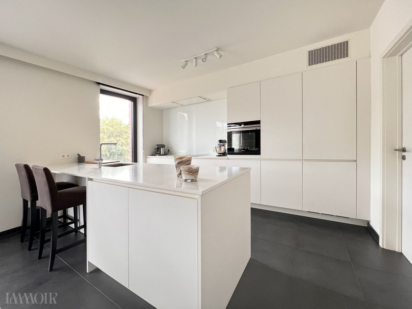 Modern en lichtrijk appartement in Schoten. foto 4