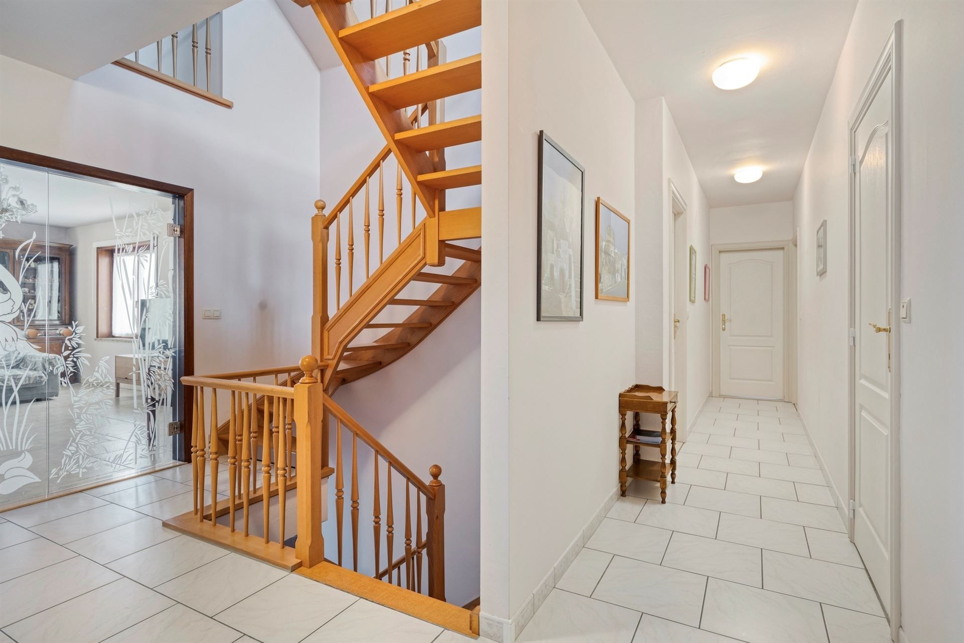 Klassieke & perfect onderhouden villa met veel ruimte op goede locatie foto 10