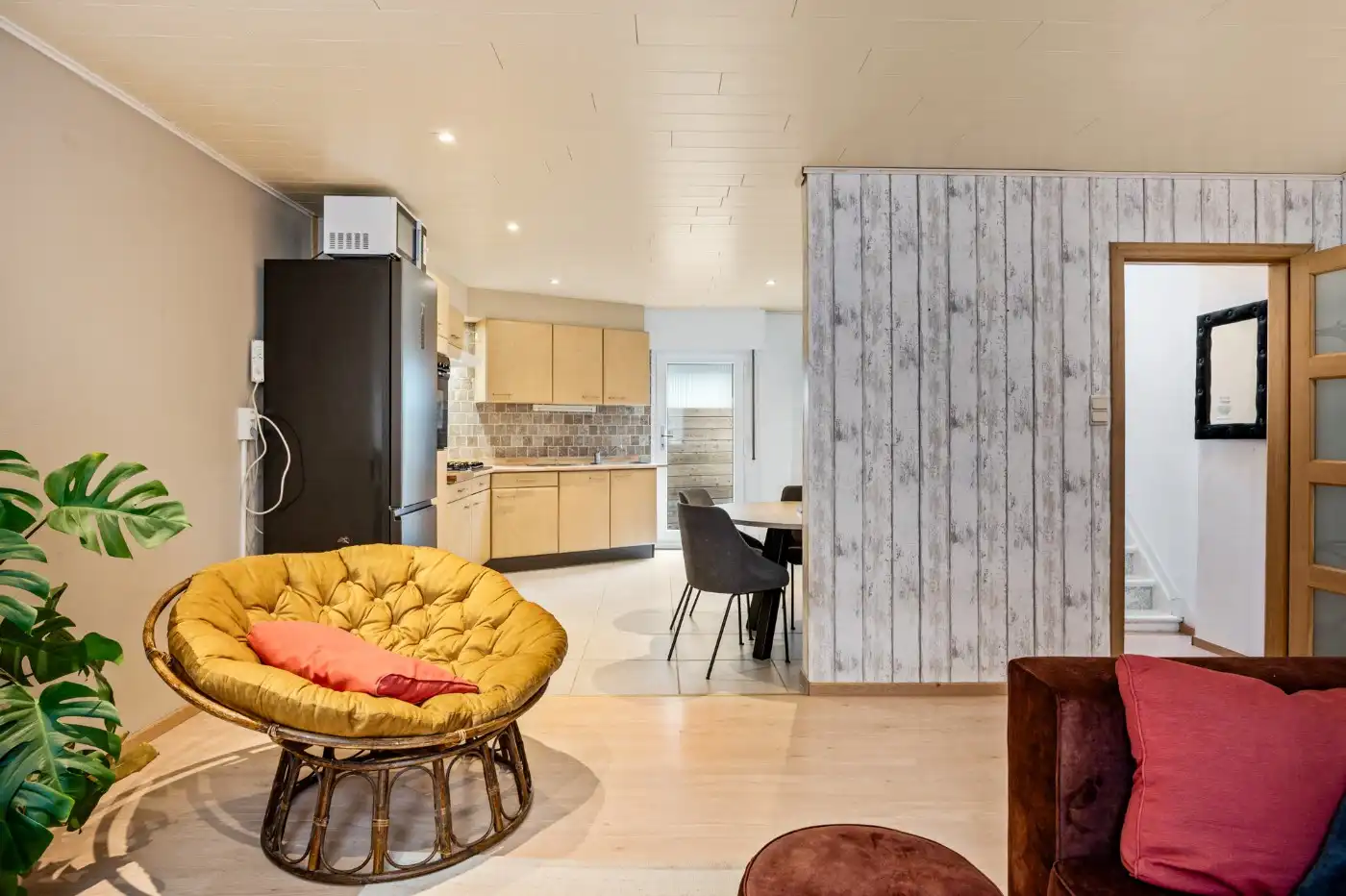 Gesloten bebouwing met 2 slpk., tuinberging en tuin foto 4