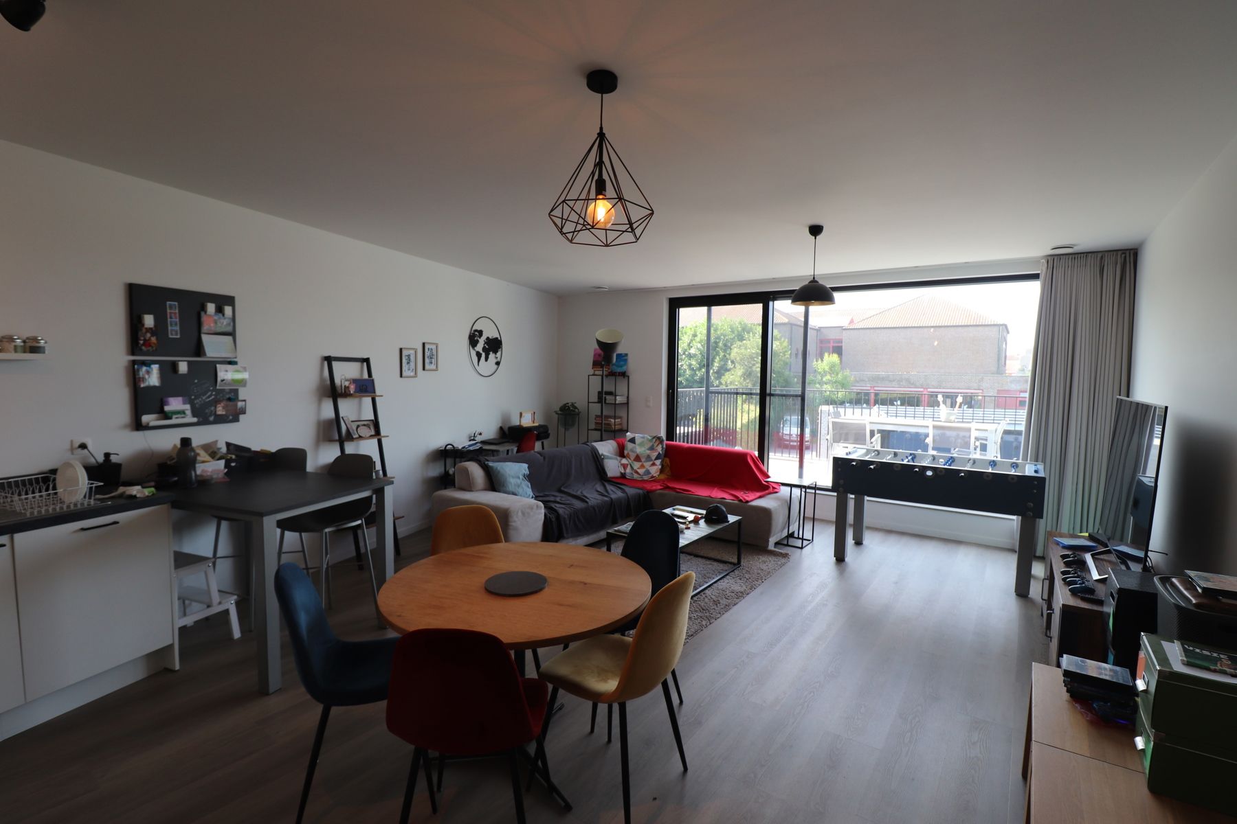 Recent 2-slaapkamerappartement 1ste verdieping links met lift, autostaanplaats en berging. foto 3