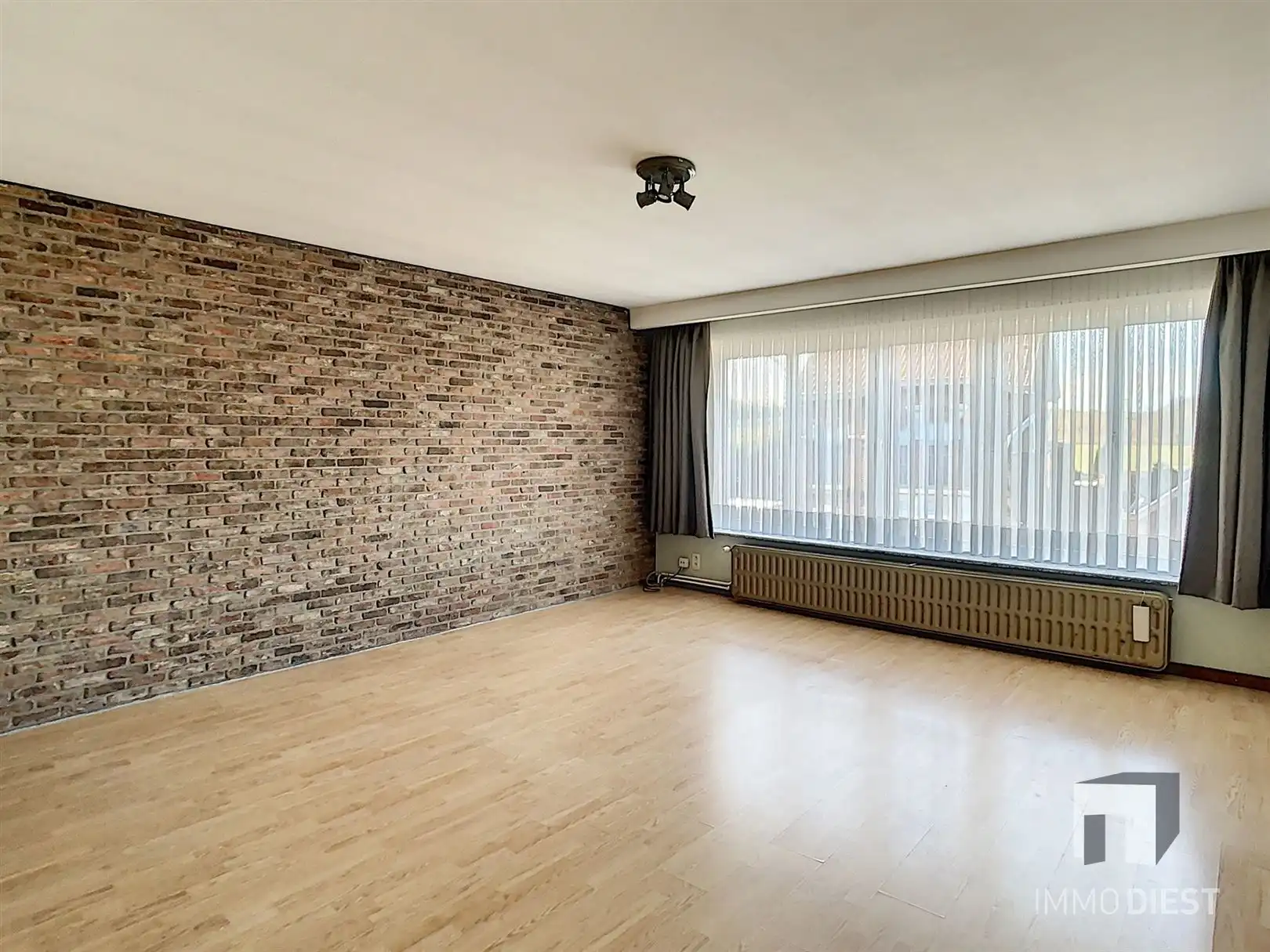 Zeer goed gelegen appartement op de 2de verdieping vlakbij winkels, scholen en station!   foto 2