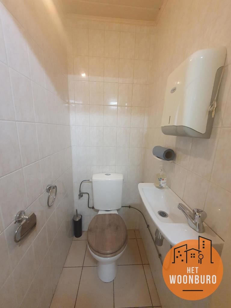 Handelsgelijkvloers te huur aan Markt Ternat foto 11