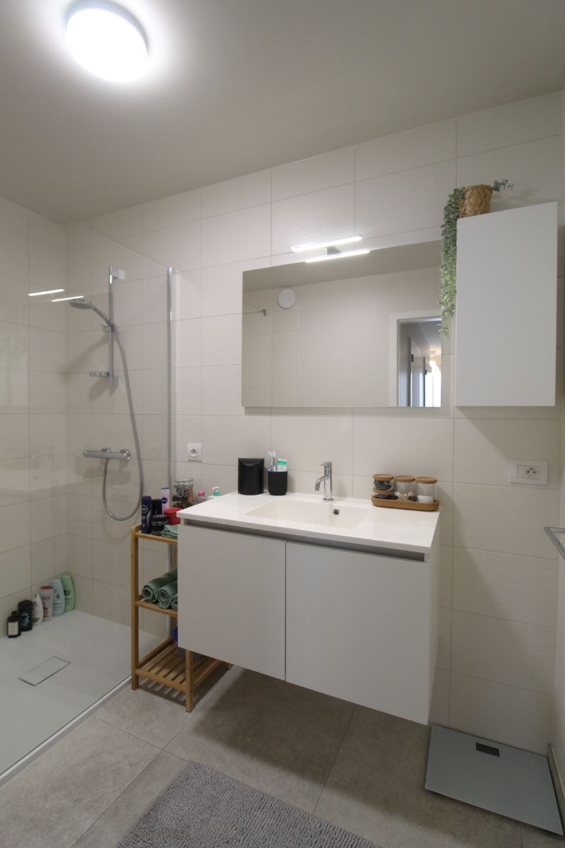 Lichtrijk nieuwbouw appartement zonder gemeenschappelijke kosten foto 9