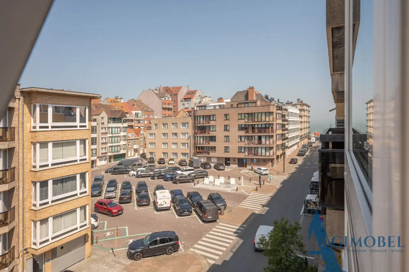 Compact 2-slaapkamerappartement met vleugje zij zeezicht, boordevol potentïeel en mogelijkheid tot aankoop garage in de directe omgeving . foto 2