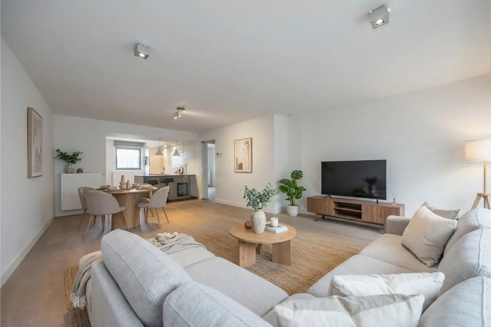 Luxueus 2 slaapkamer appartement in het hartje van Gistel foto 4