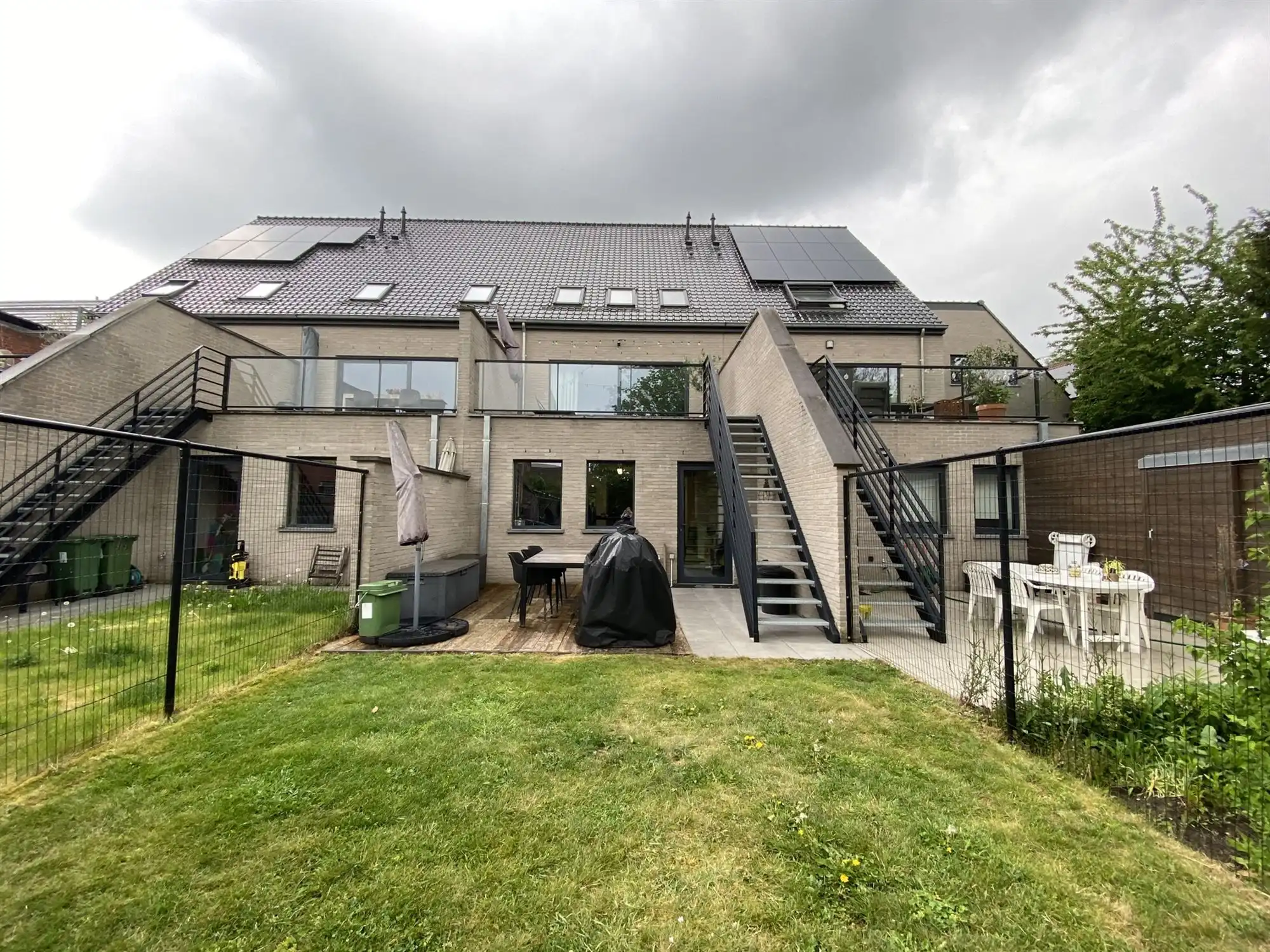 Knappe en ruime bel-etage met 3 slaapkamers, grote garage en tuin. foto 23