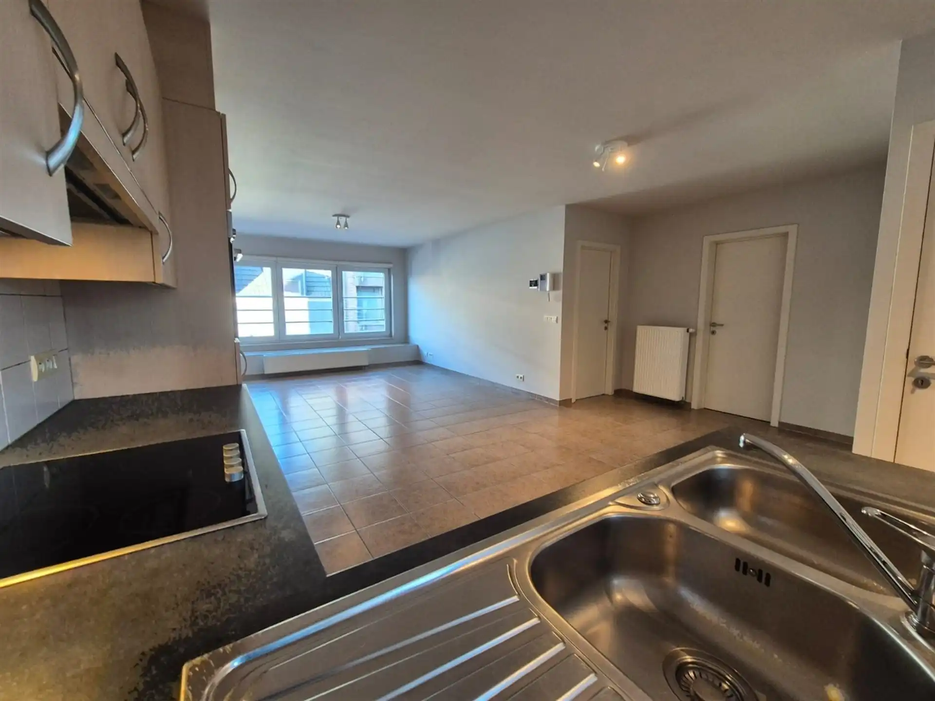 Centraal gelegen 2-slaapkamer appartement.   foto 11