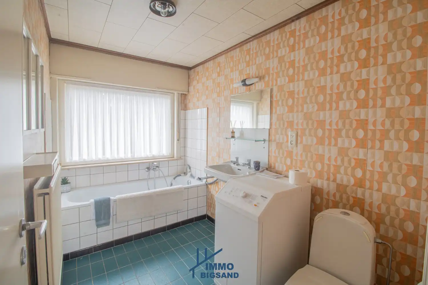 Ruime woning met garage gelegen in een rustige woonwijk met 3 slaapkamers foto 12