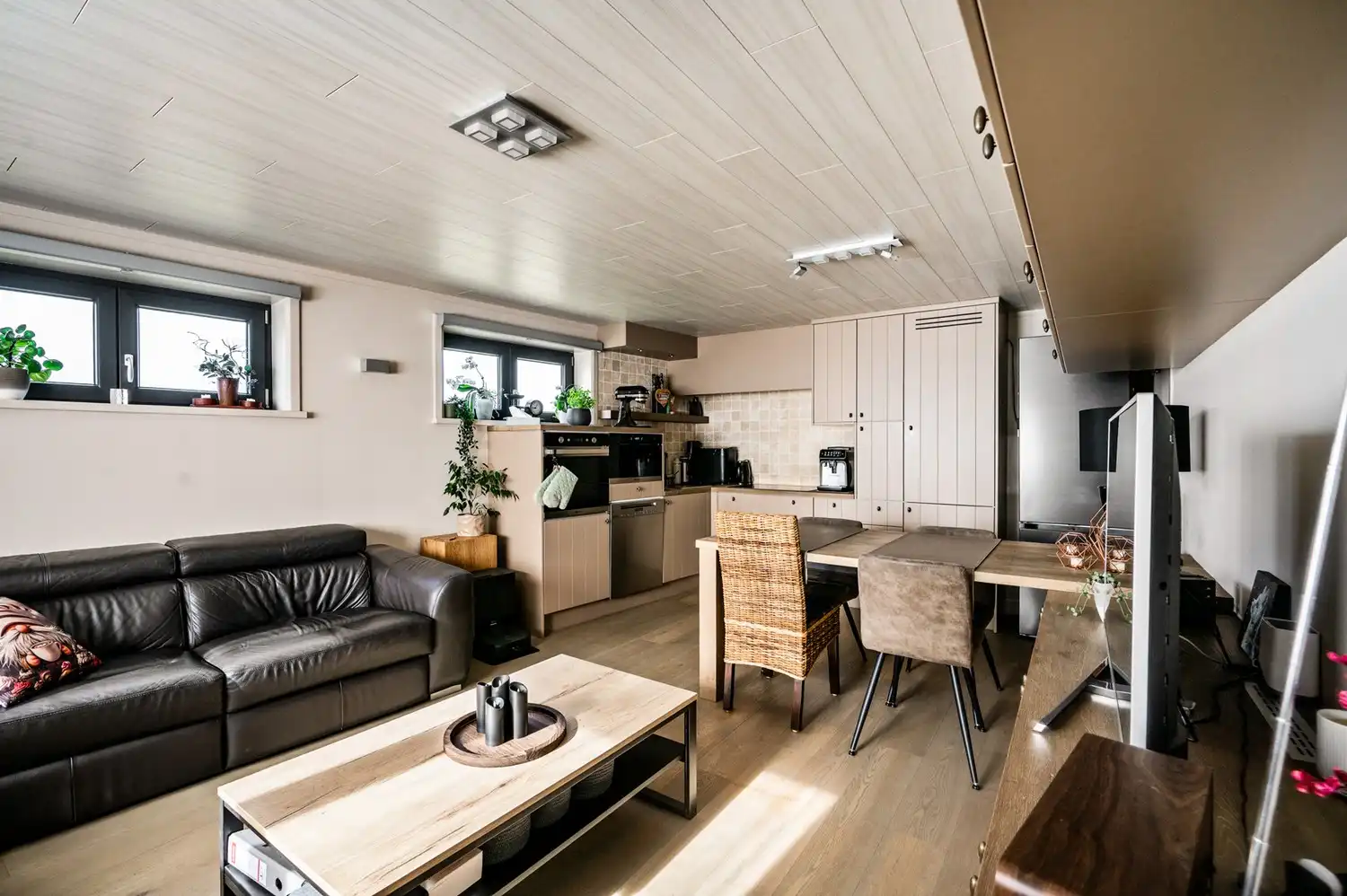 Woning met 2 slpkrs en bijgebouw met veel potentieel foto 18