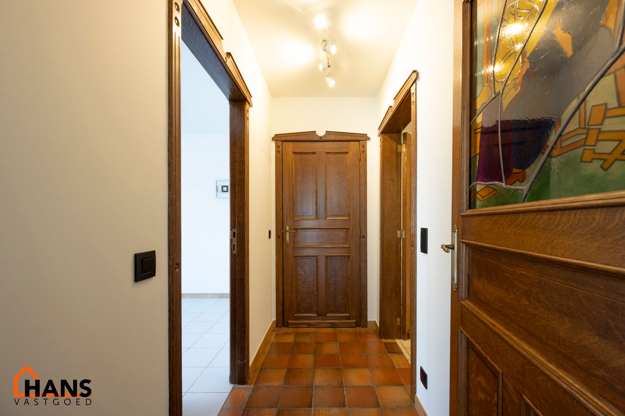 Gelijkvloersappartement deels gerenoveerd. foto 8