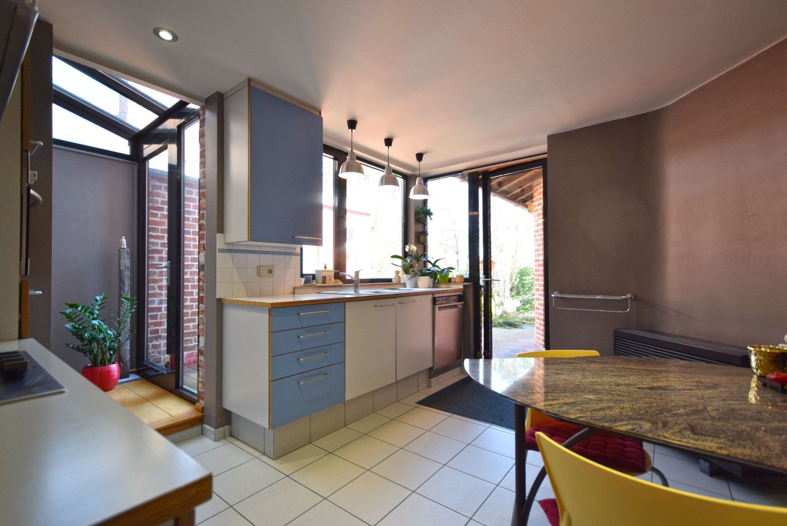 GEZELLIGE RIJWONING MET TUIN foto 6