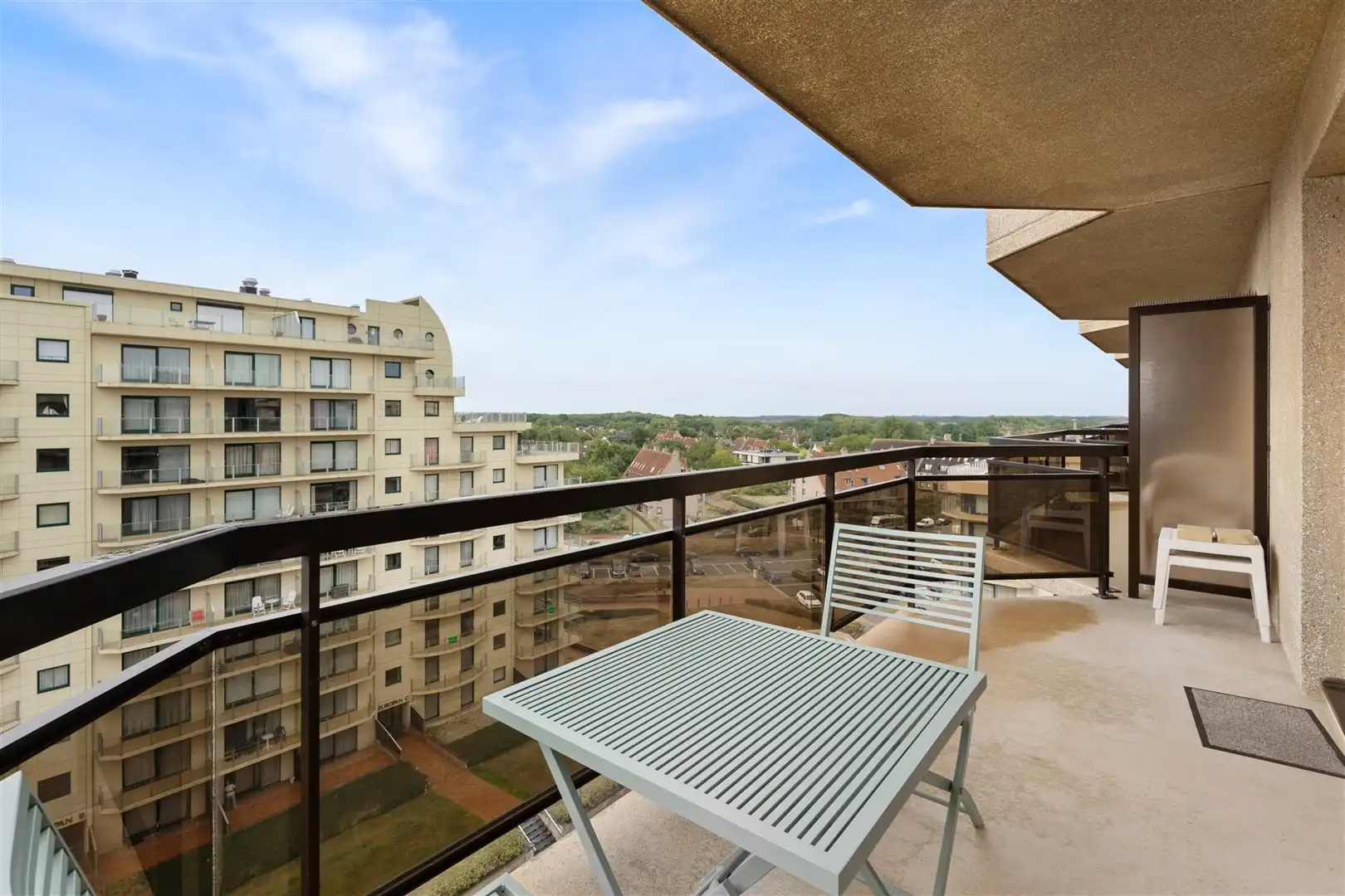 Grote vernieuwde zuidgerichte studio met groot terras foto 14