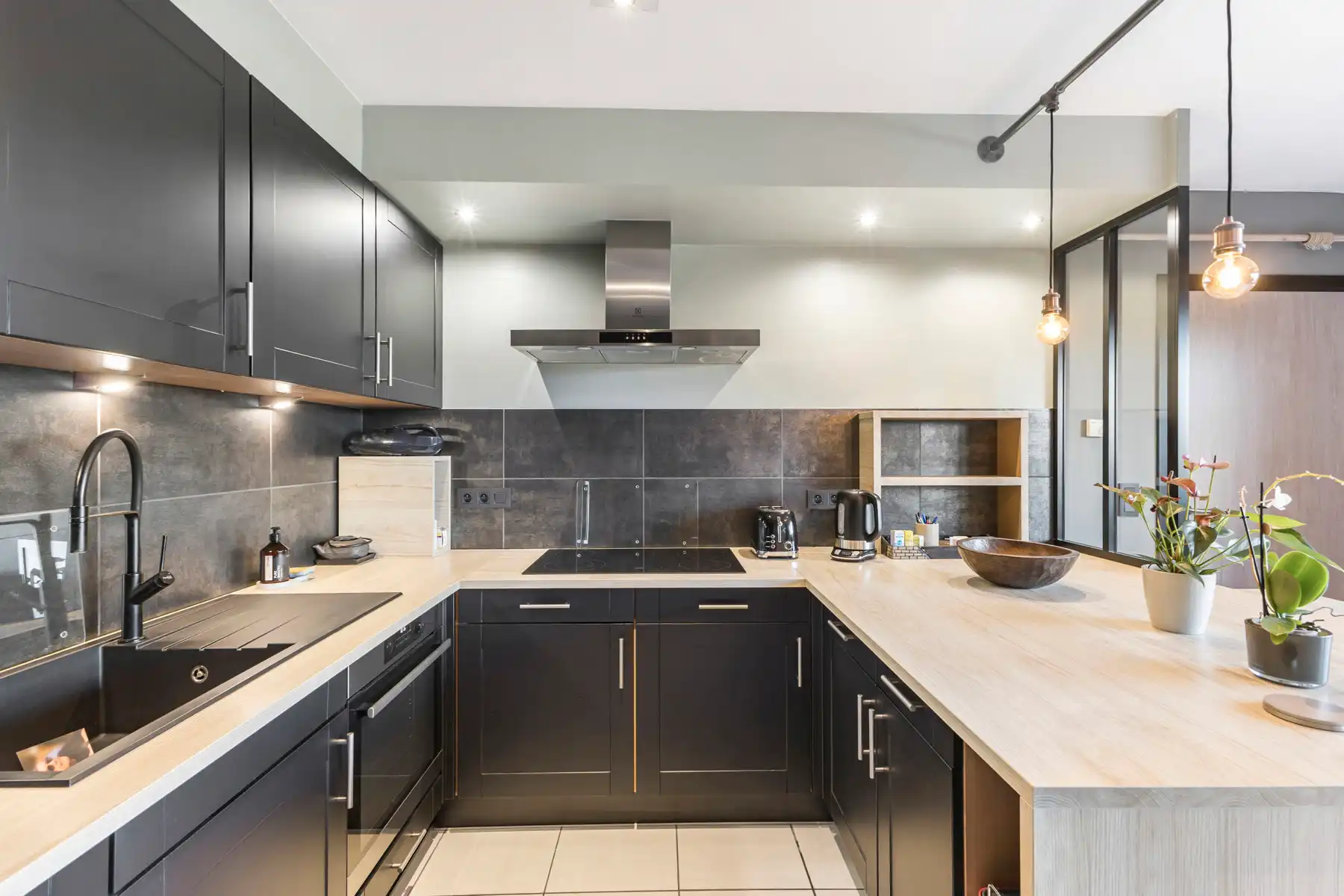 Appartement met 2 slaapkamers, 2 autostaanplaatsen en balkon foto 8